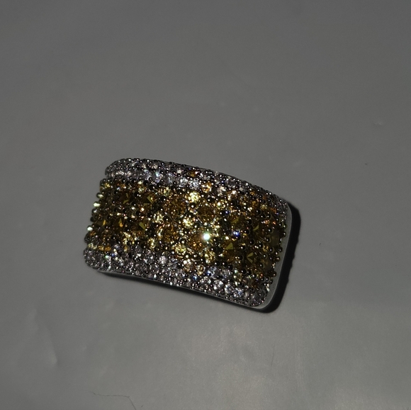 Dazzling Gold and Silver Women's Ring - Picture 2 of 4